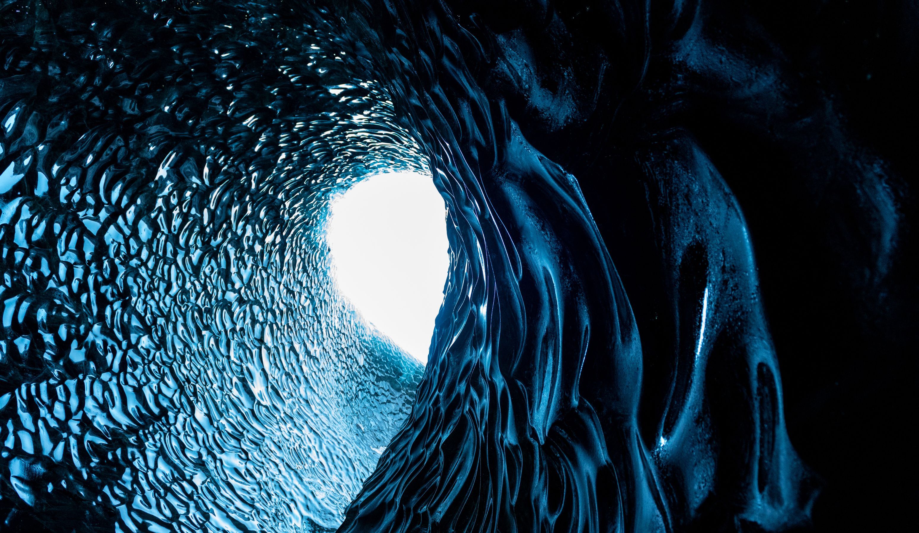 ice cave katla.jpg