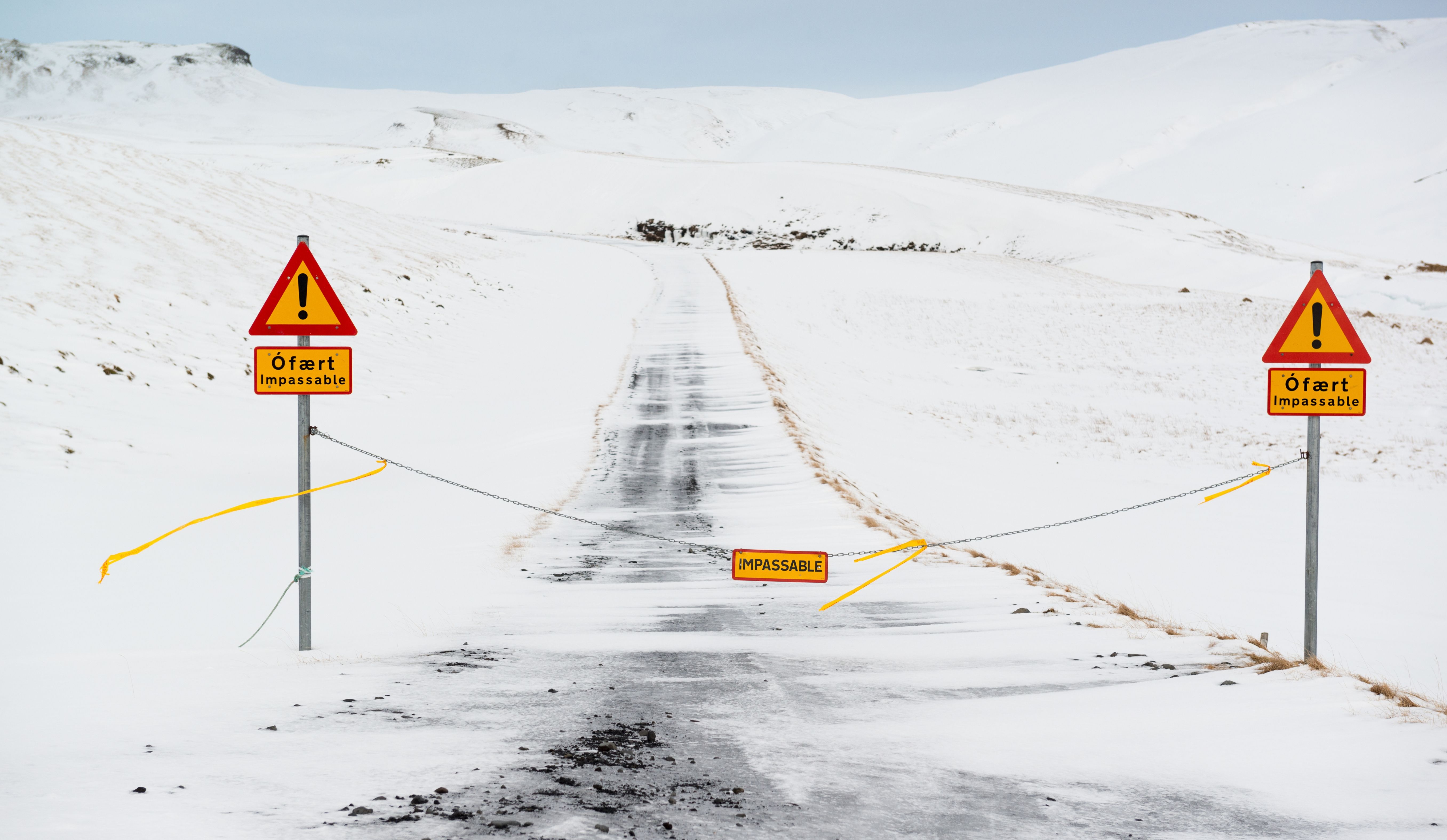 road closed sign iceland.jpg
